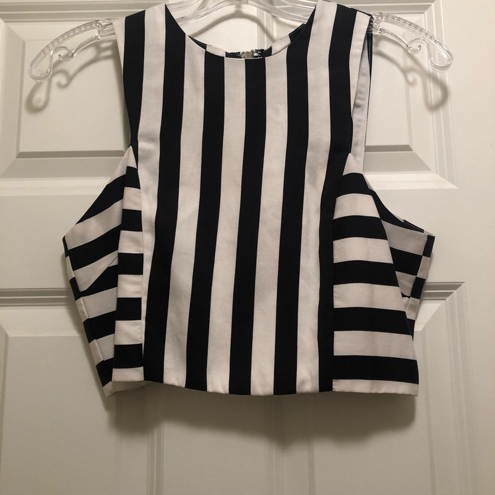 Black and white crop top